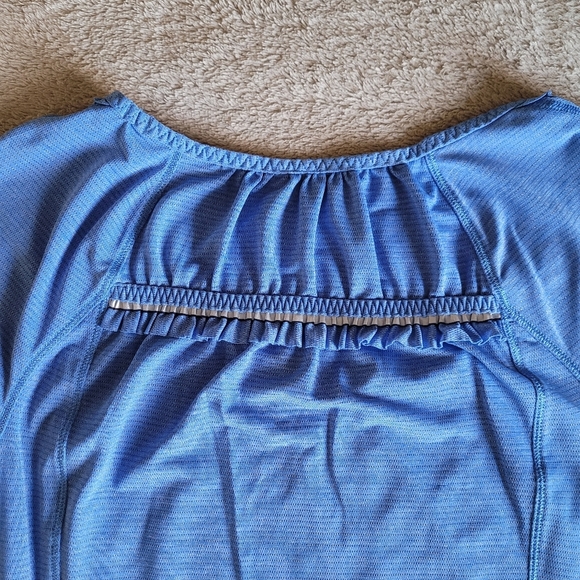 Lululemon t-shirt size 6 - Picture 6 of 9